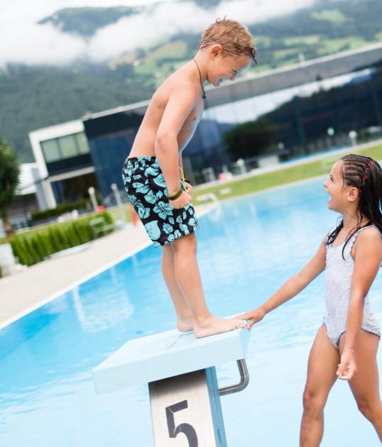 sterzing-balneum-schwimmbad-kinder-27
