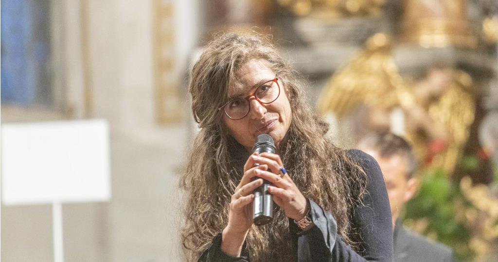 cottages-detail__image-detail fluid-image lazyload