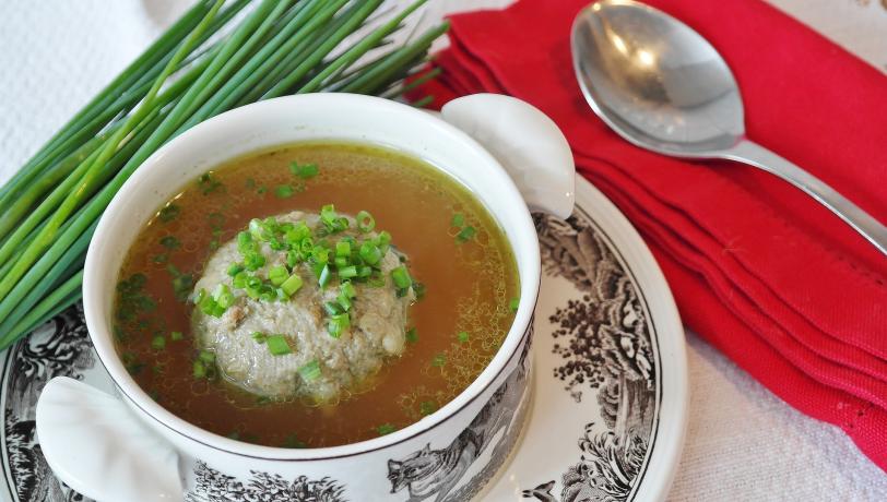 tv-ratschings-story-speckknoedel-mit-suppe